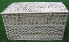 Kufer bia�y. d� x szer x wys. 60 x 38 wys 34